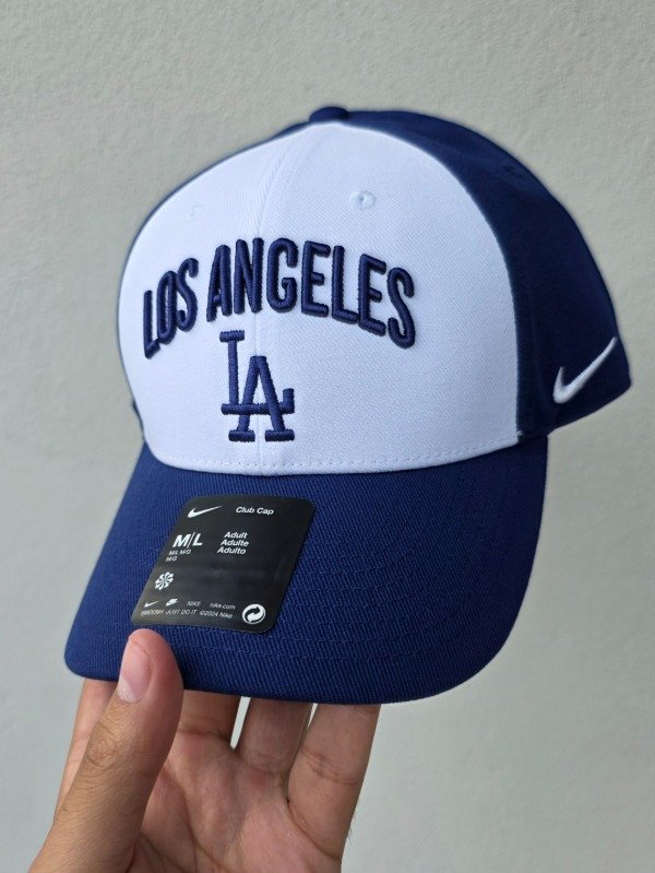 Producto - Los Angeles Dodgers Nike Club Adjustable Velcro Team 2026 Talle M/L