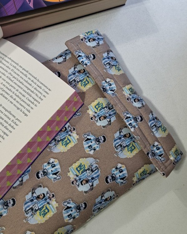 Producto - Funda para libros extra estándar Messi IMPERMEABLE