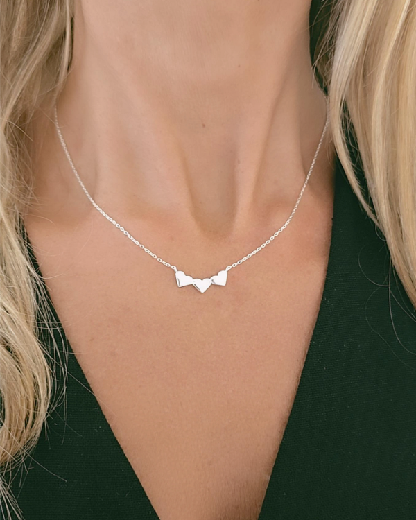 Producto - COLLAR TRIPLE CORAZÓN
