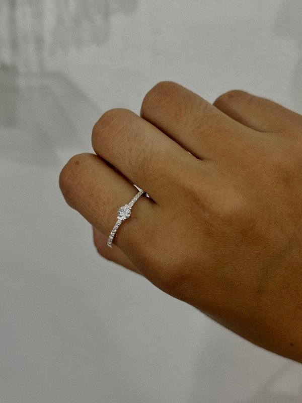 Producto - Anillo cinta cubic