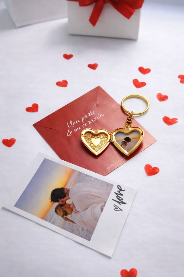 Producto - Especial "San Valentín": Llavero dorado.