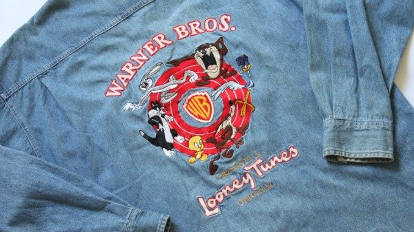 Producto - Looney tunes 90s vintage embroied denim shirt.