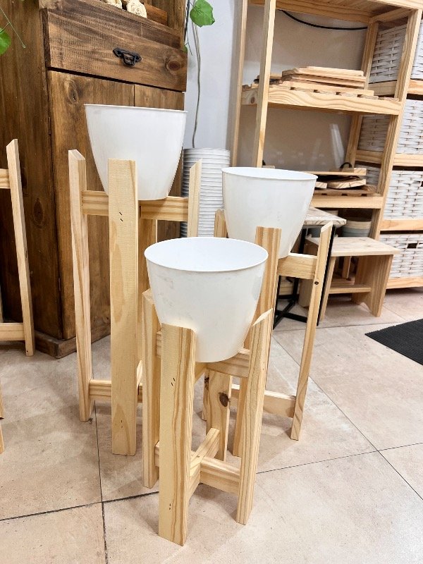 Producto - Pie Porta Maceta Nordico Madera Kit 3 Unidades Con Macetas - 1