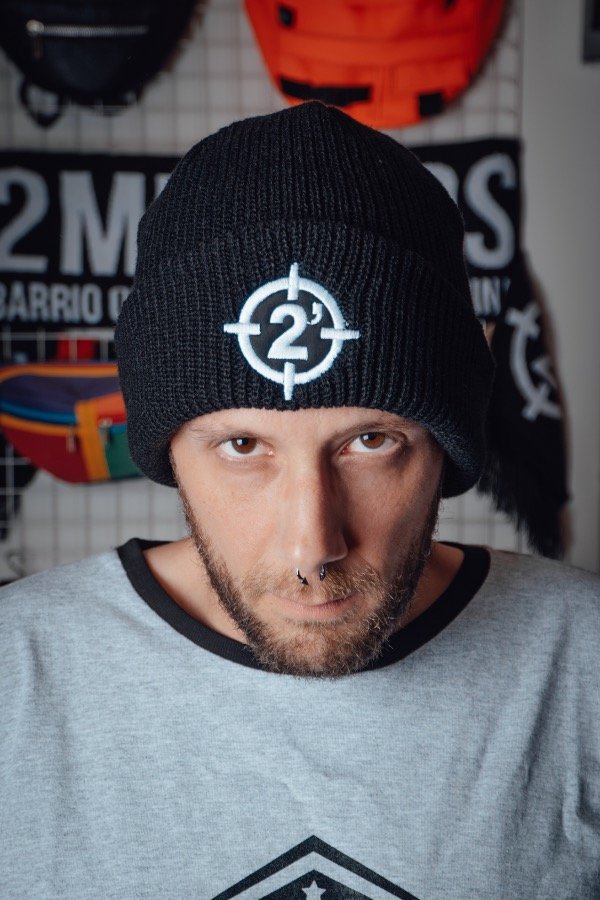 Producto - Gorro de Lana Negro Logo 2 Minutos