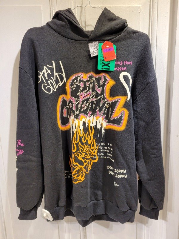 Producto - Buzo BAXX negro graffiti Nuevo Con etiqueta Talle 14 años - PRECIO: 32X