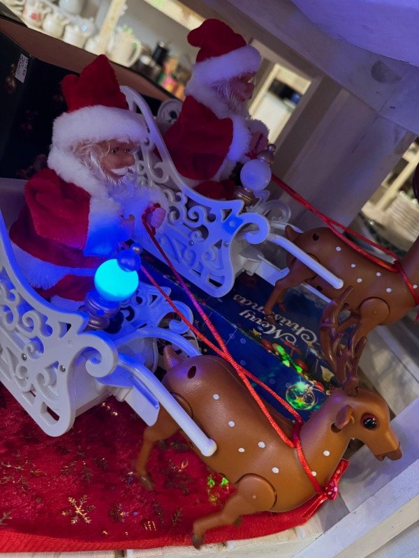 Producto - Papá Noel en trineo con reno (movimiento) (Efectivo:43.120)