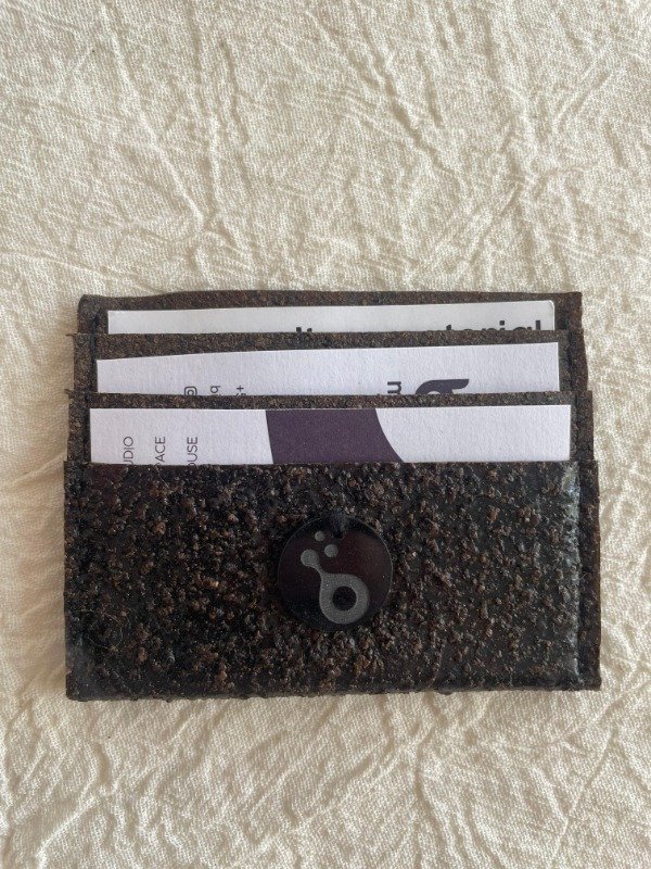 Producto - Tarjetero biocuero de café - Biomatlab