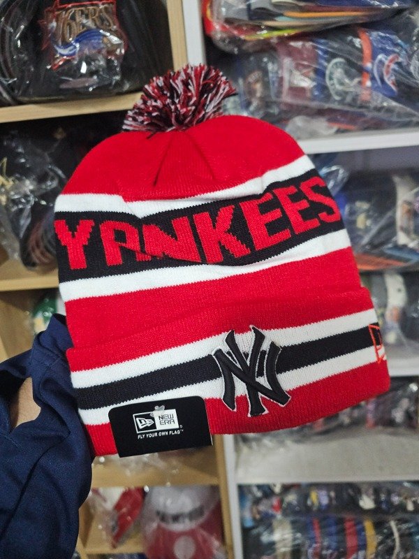 Producto - EN STOCK: Beanie Con Pom New York Yankees Tricolor New Era Talle Unico