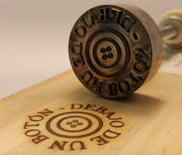 Producto - Sello de Bronce Personalizado 6x6cm diámetro - Para Cuero Madera Pan