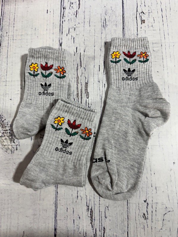 Producto - Adidas Florcitas