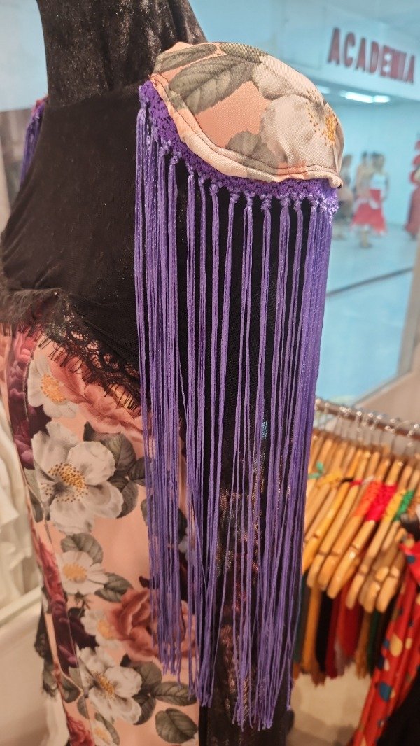 Producto - HOMBRERAS ARTESANALES CON FLECOS DE SATEN LILA