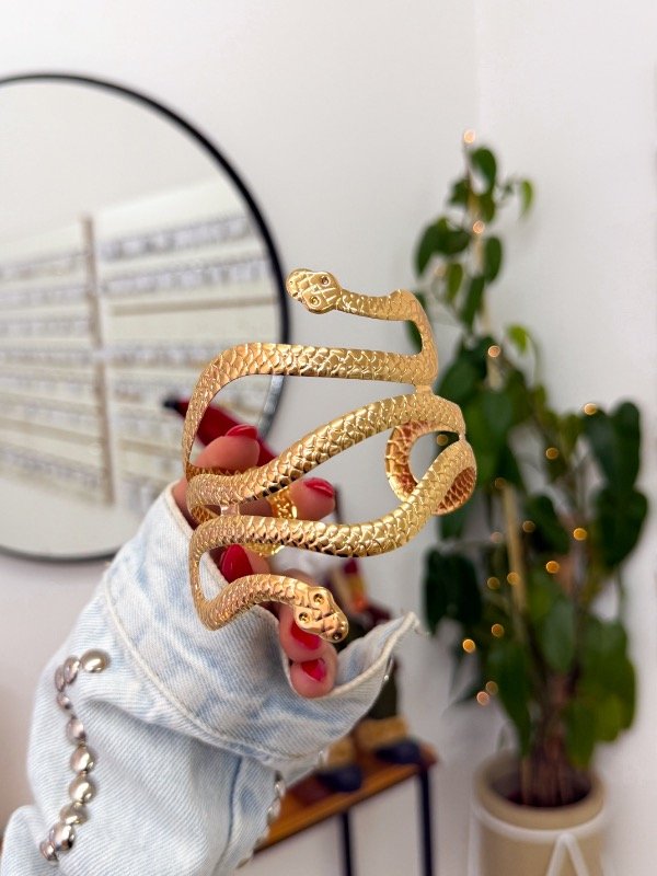 Producto - Brazalete dorado cobra