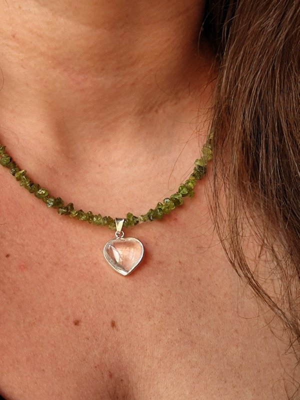 Producto - GARGANTILLA MÁGICA PERIDOTO Y CORAZÓN DE CUARZO CRISTAL