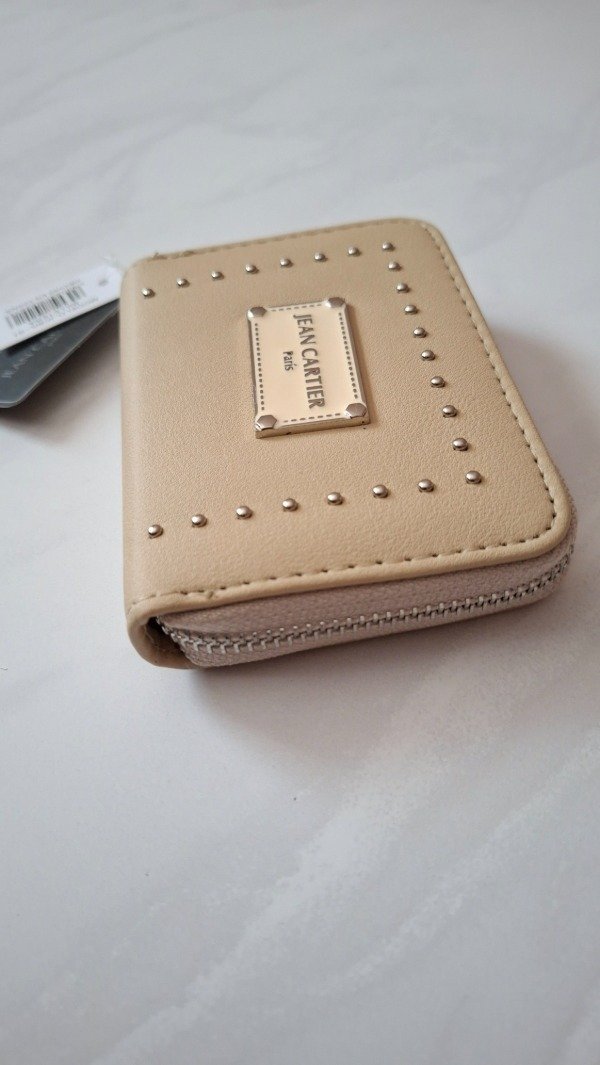 Producto - Billetera biege jean cartier con tachas pocket