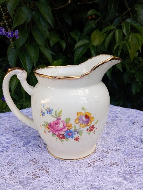 Producto - Lechera de porcelana inglesa Foley