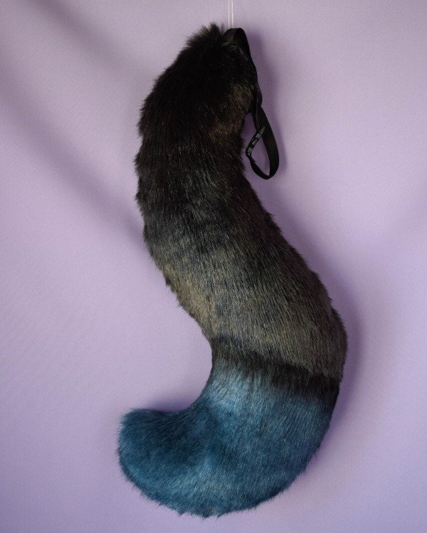 Producto - Cola zorro negro y azul
