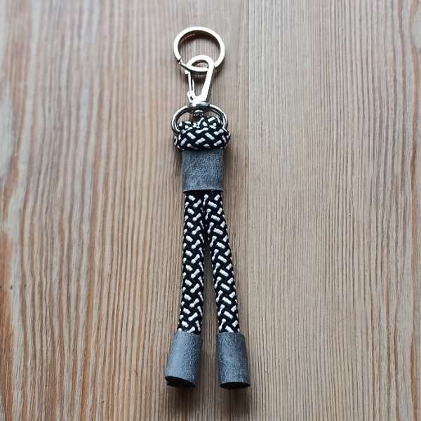 Producto - Llavero Cordón Gris