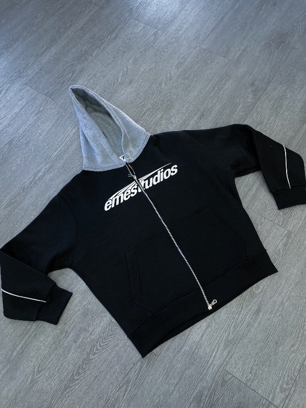 Producto - CAMPERA EME STUDIOS