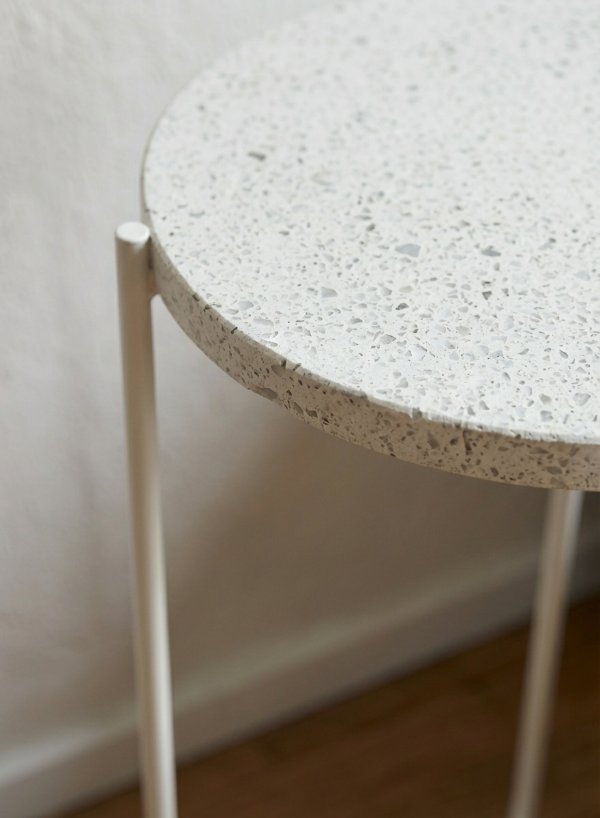 Producto - Mesita de apoyo COMPA - Patas blancas