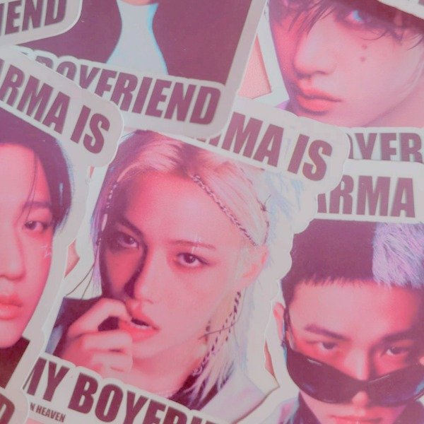 Producto - Karma Sticker Stray kids