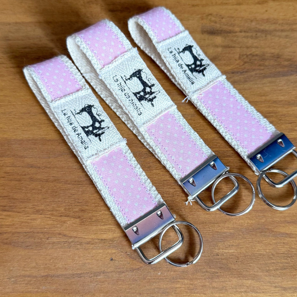 Producto - Llavero pintas rosa