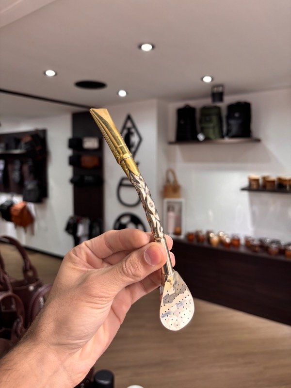 Producto - BOMBILLON CURVADO ARTESANAL PALA ANCHA CALADO PICO BRONCE - 0