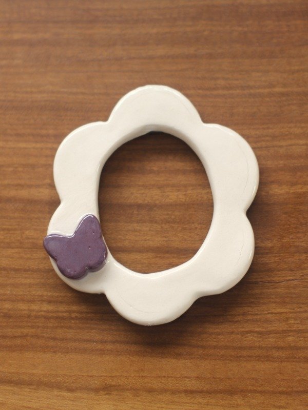 Producto - Imán de cerámica Marco ovalado con mariposa 2