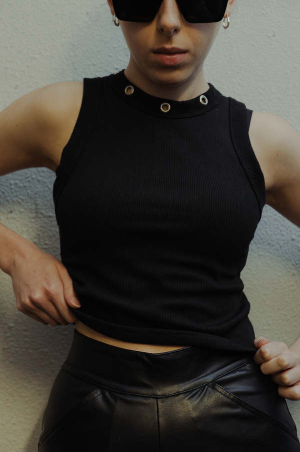 Producto - Musculosa ojales