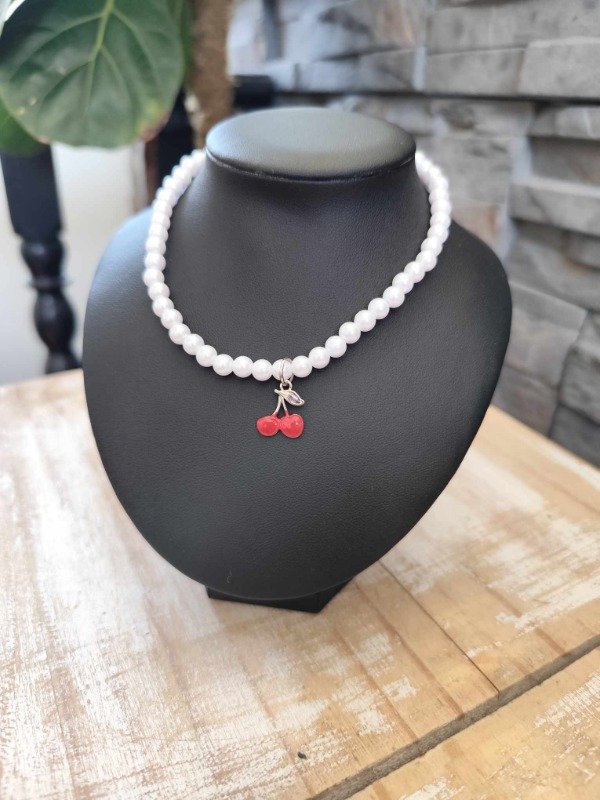 Producto - Collar perlas + cereza. Modelo 2.
