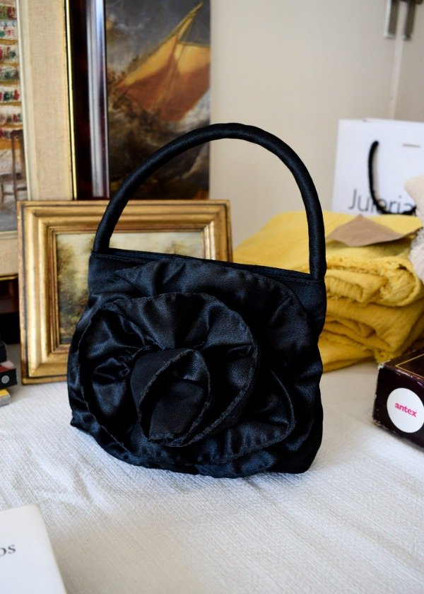 Producto - Bolso de mano floral color negro