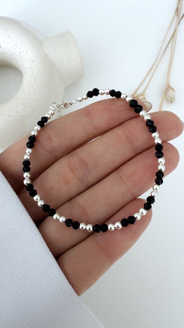 Producto - Pulsera bolitas int y cristales negros P925