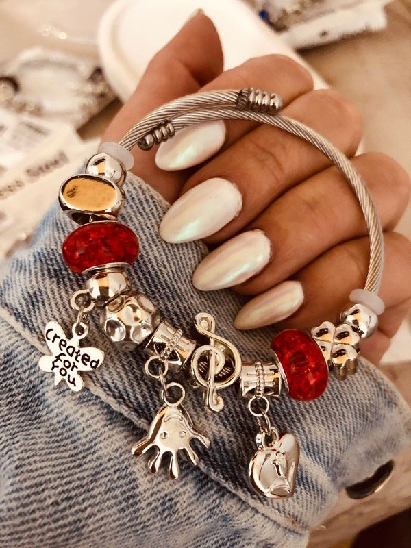 Producto - Pandorita Acero Quirúrgico Rojo con dijes modelo 3