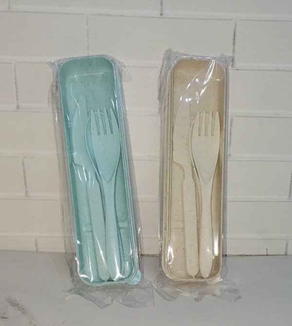 Producto - ESTUCHE CON CUBIERTOS