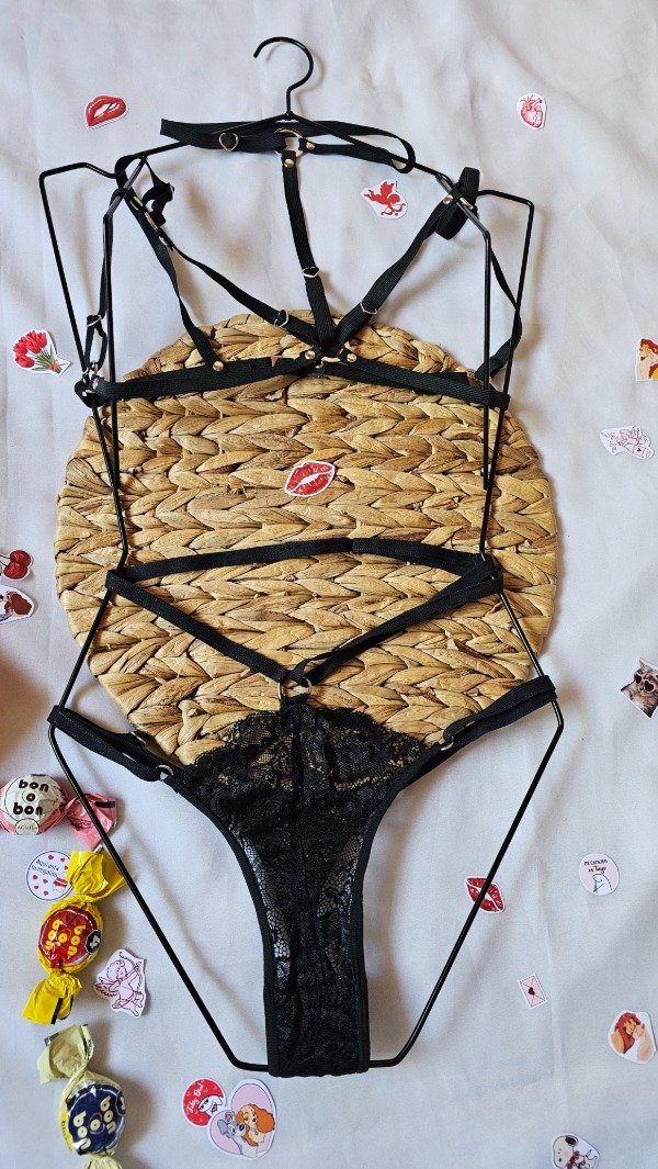 Producto - SET erótico arnés + tanga regulable NEGRO
