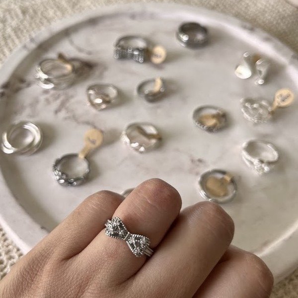 Producto - Anillo moño oscuro con brillo