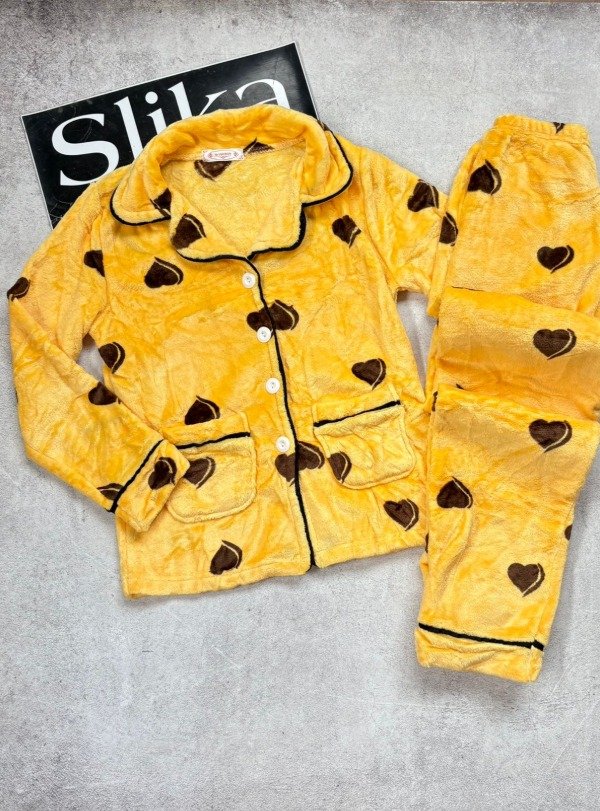 Pijama polar soft camisa con botones amarillo corazones