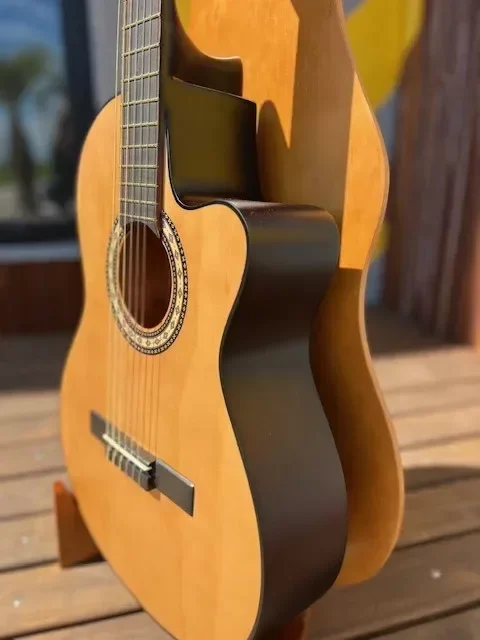 Producto - GRACIA C2 Guitarra criolla 4/4 con corte