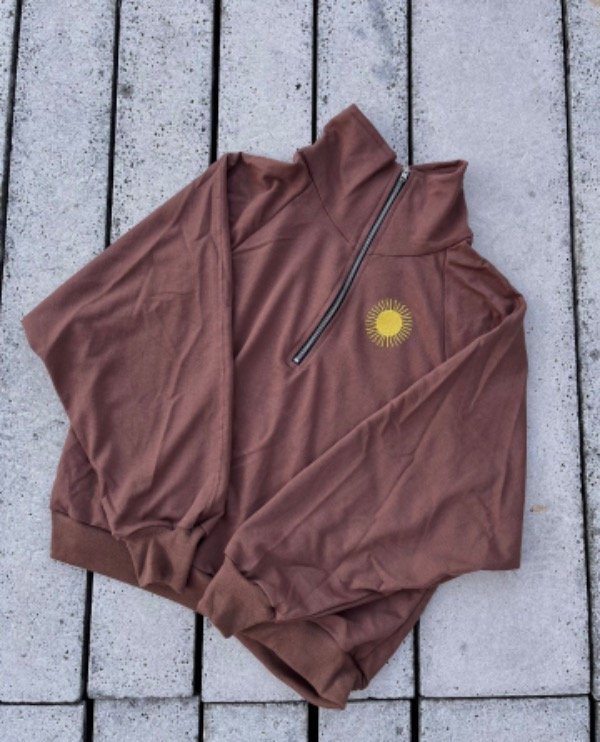 Producto - Buzo con sol bordado