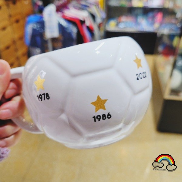 Producto - TAZA DE CERAMICA CON FORMA DE PELOTA DE FUTBOL TRES ESTRELLAS MUNDIAL