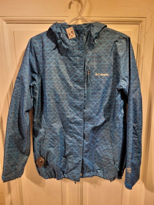 Producto - Campera de ski COLUMBIA Con trampa de nieve Talle M - PRECIO: 260X