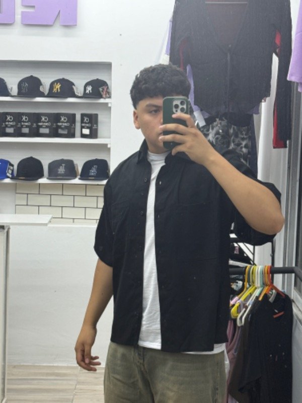 Producto - Camisa Boxy Fit ESSENCE Negra - 4