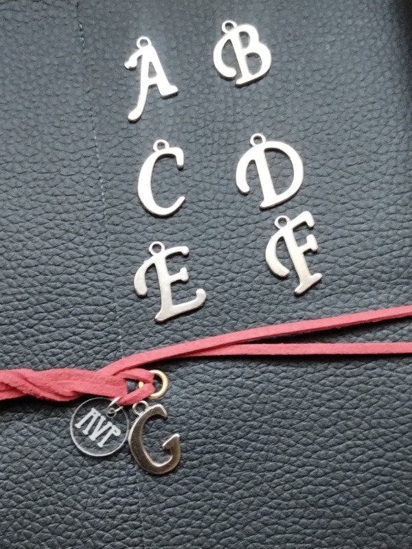 Producto - Charm inicial - Dije de letra