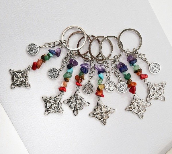 Producto - LLAVERO 7 CHAKRAS Y NUDO BRUJA