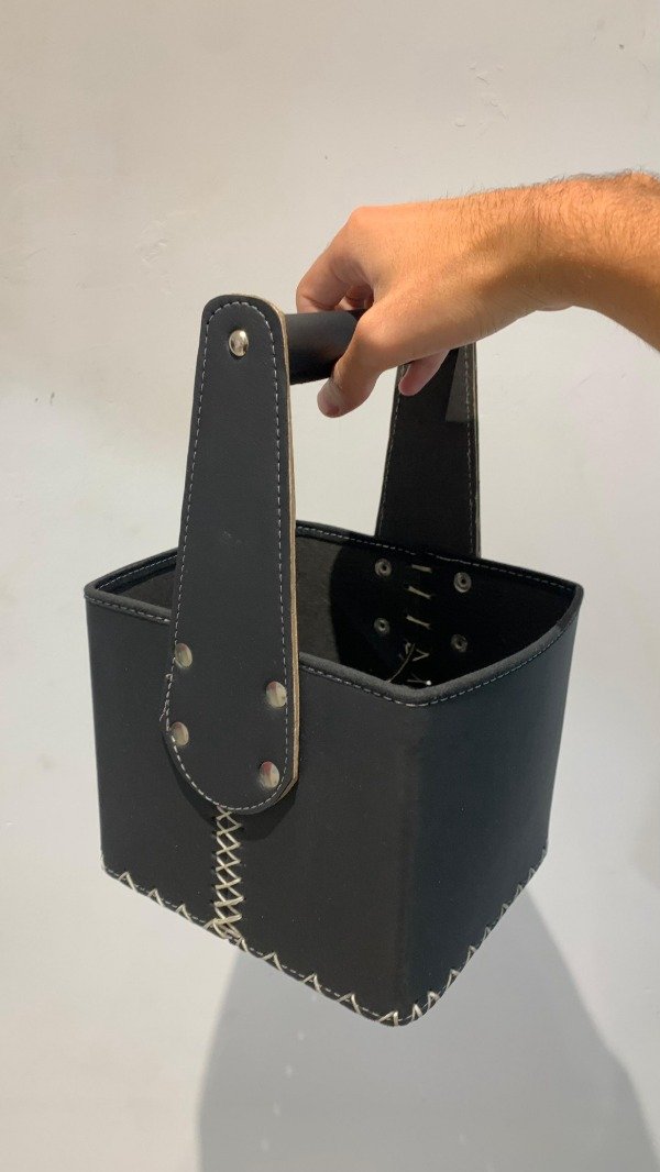 Producto - Canasta matera de ecocuero con manija rígida