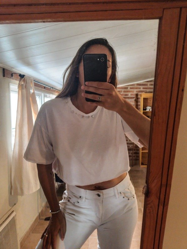 Producto - REMERA WHITE bordada en cuello