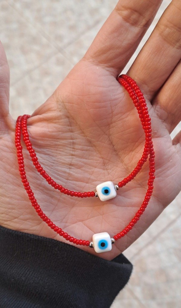 Producto - Collar Rojo de mostacillas con Ojo Cuadrado de Cerámica