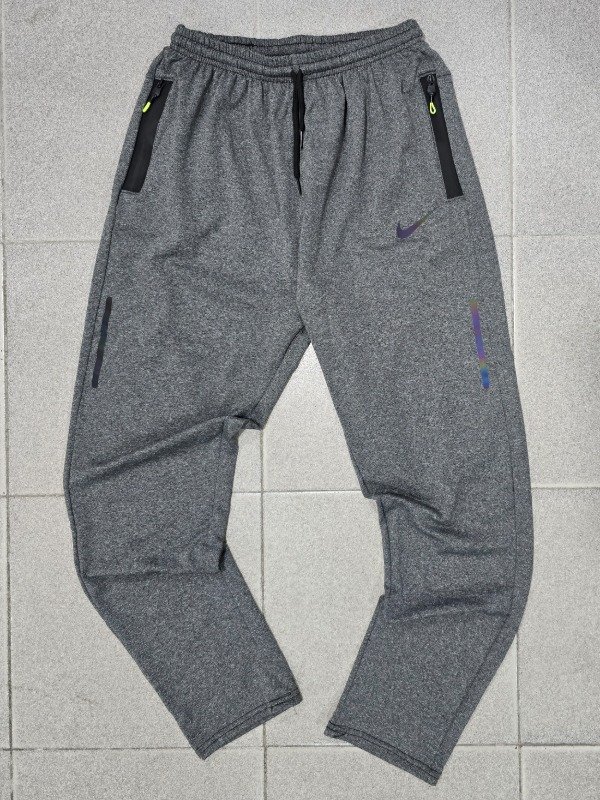 Producto - Pantalón Nike Térmico Gris