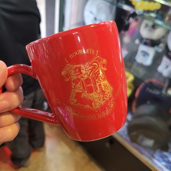 Producto - TAZA DE CERAMICA ROJA HOGWARTS