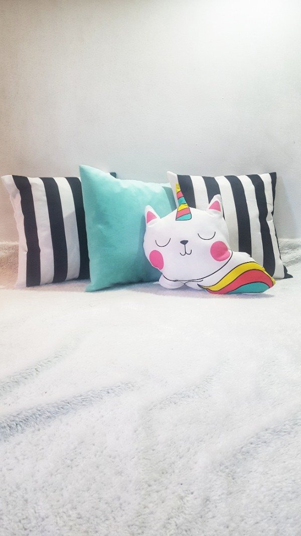 Producto - Combo 3 almohadones + unicornio (showroom san isidro)