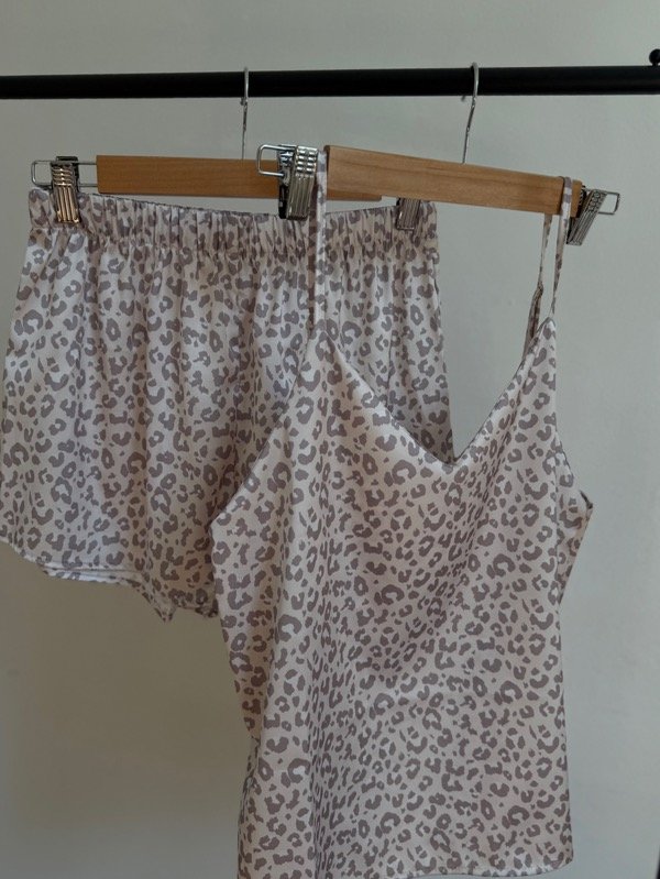 Producto - Pijama corto satén print rosa